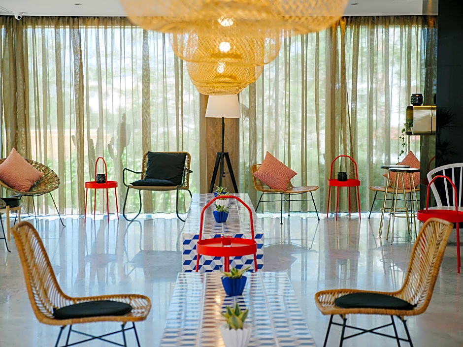 Topázio Vibe Beach Hotel & Apartments