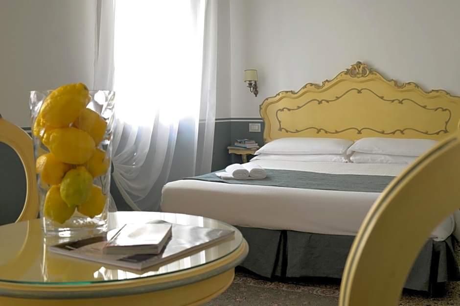 Ca' San Trovaso - 6 Rooms
