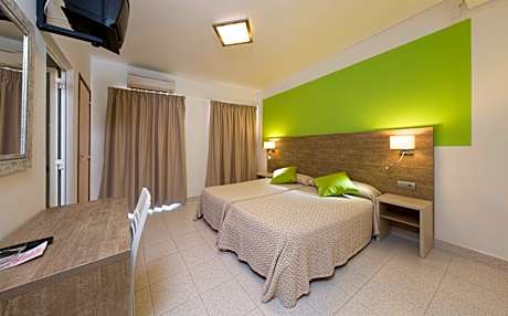 TRIPLE ROOM WITH BALCONY