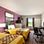 Super 8 by Wyndham Carrizo Springs
