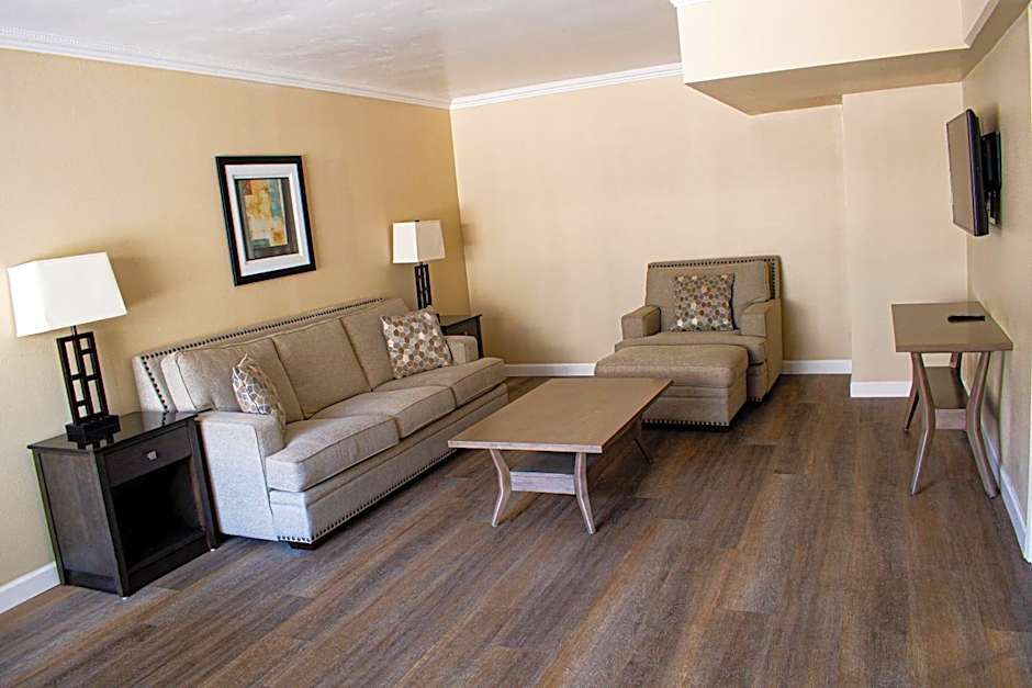 Travelodge by Wyndham Monterey Bay