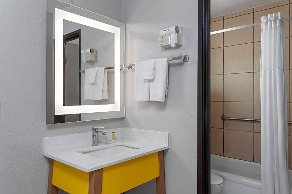 Days Inn by Wyndham Mason City