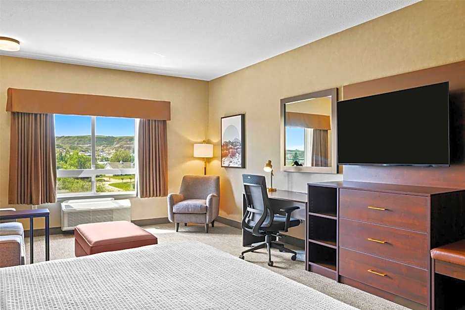 Ramada by Wyndham Drumheller Hotel & Suites