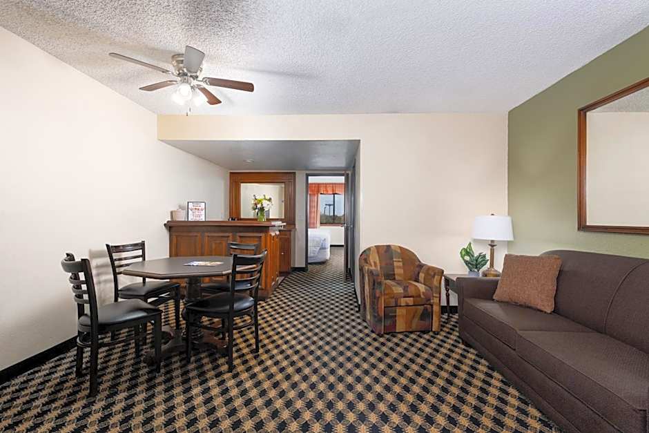 Mcm Elegante Suites Abilene