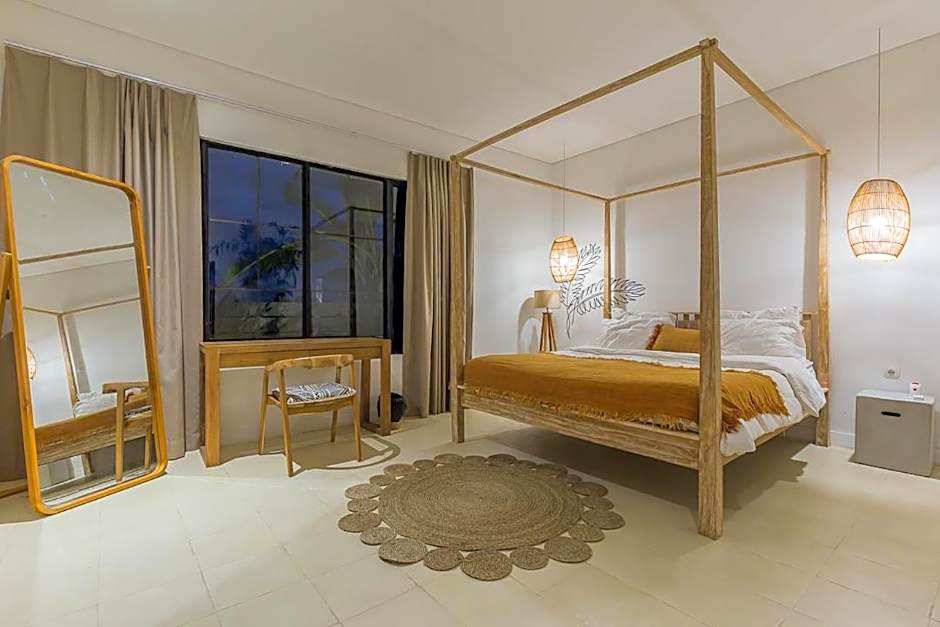 Elegant 3 BR villa huge pool in central Canggu