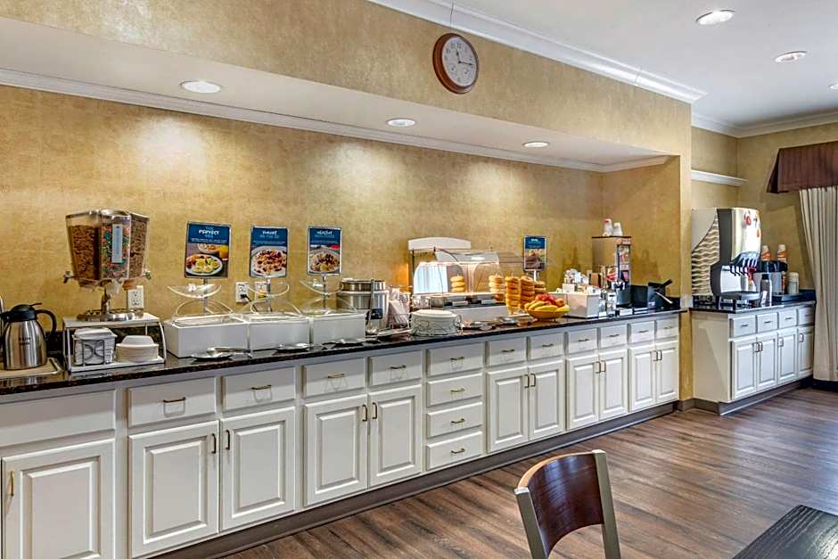 Clarion Pointe Medford