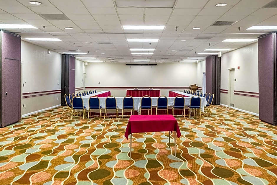 Lakeland Hotel