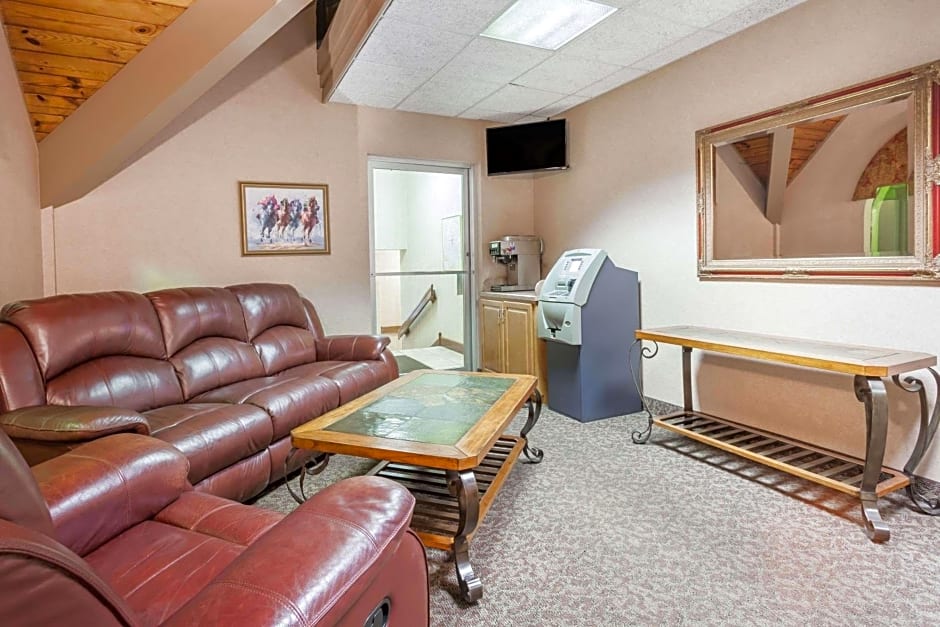 Days Inn & Suites by Wyndham Lexington