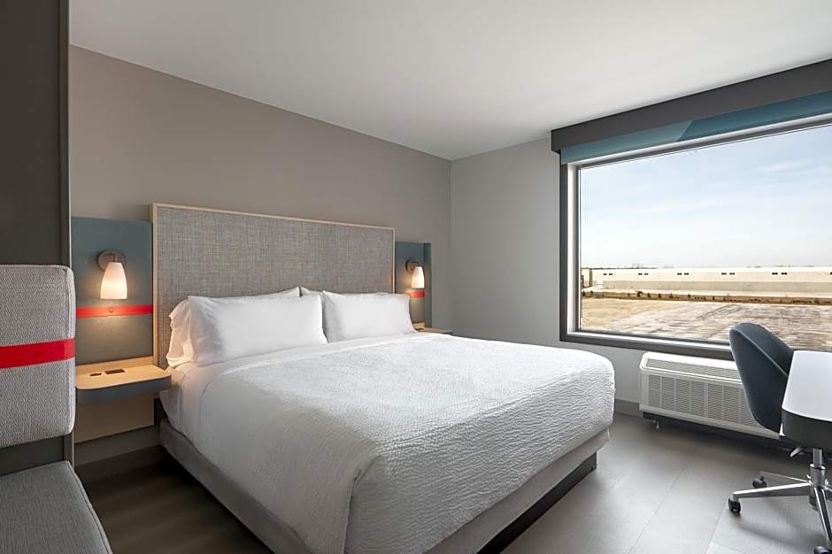 avid hotel Oak Creek By IHG