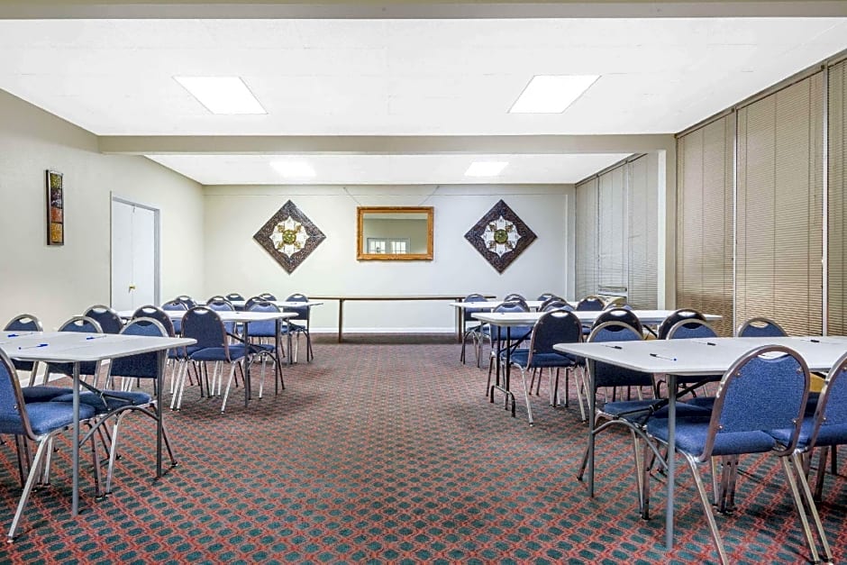 Super 8 By Wyndham Williamsburg