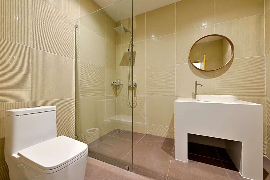 Ratchathewi Hyde Away