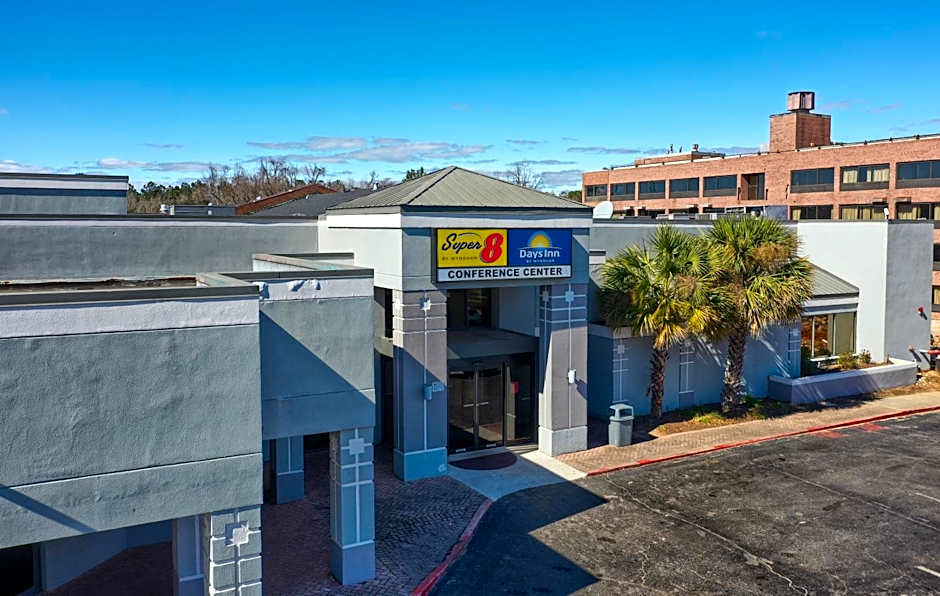 Days Inn by Wyndham Mobile I-65