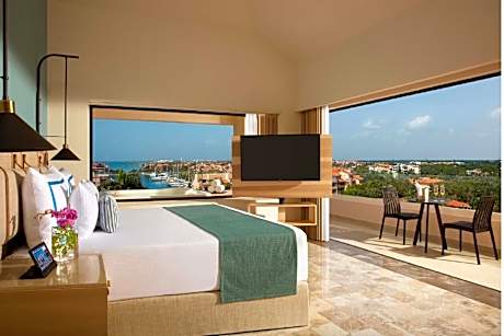 Preferred Club Master Suite Ocean Front With Hot Tub (MSKPO)