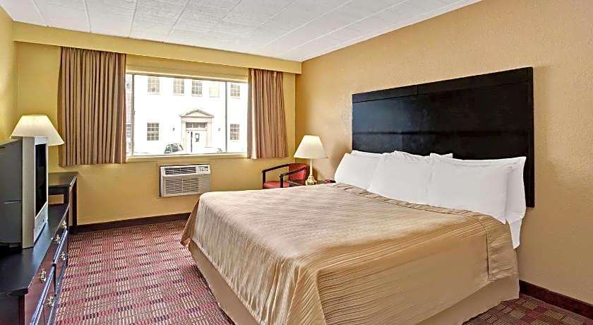 Howard Johnson by Wyndham Pikesville