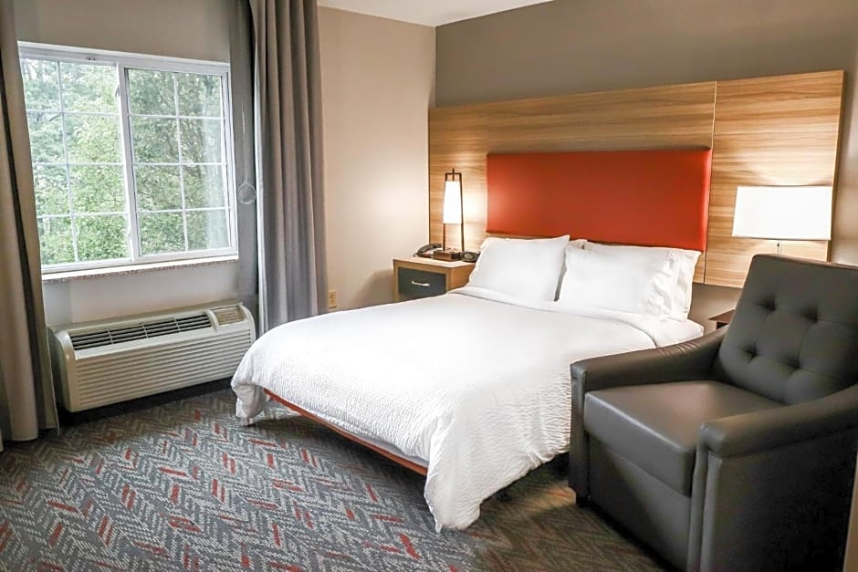 Candlewood Suites Richmond Airport Hotel