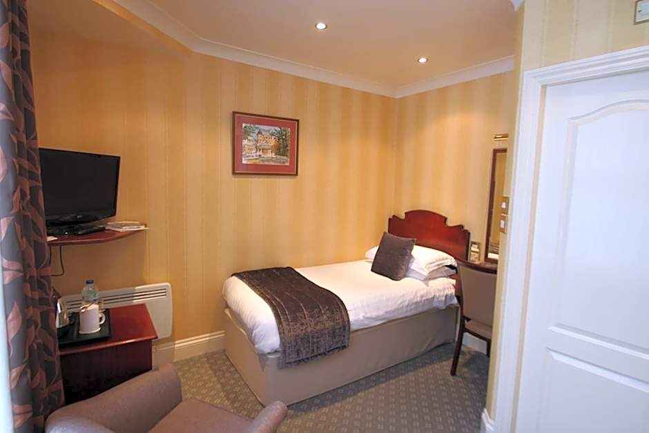 B/W Plus Buxton Lee Wood Hotel