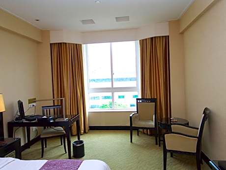 Business Queen Room