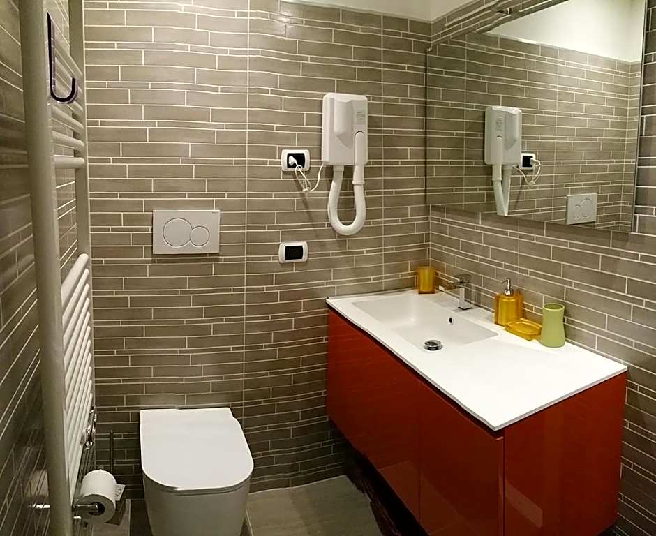 Smart-House-Central-Rent-Rooms-With-Air-Conditioning FREE PARKING