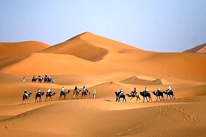 Merzouga Quiet apart &camels trecking