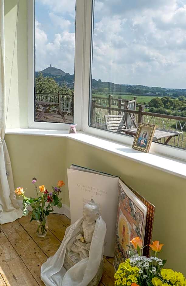 Healing Waters Sanctuary, Peaceful Retreat House, Glastonbury