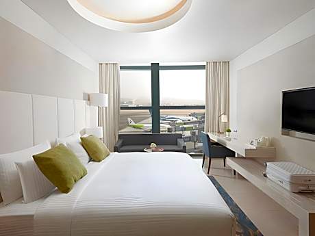 Superior Double Runway View - 12 Hours Stay