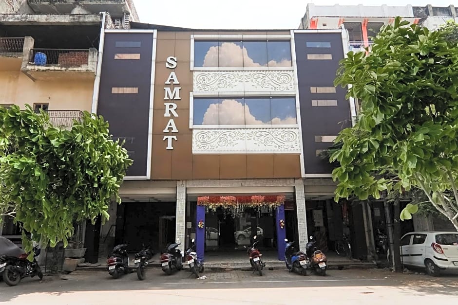 OYO Hotel Samrat