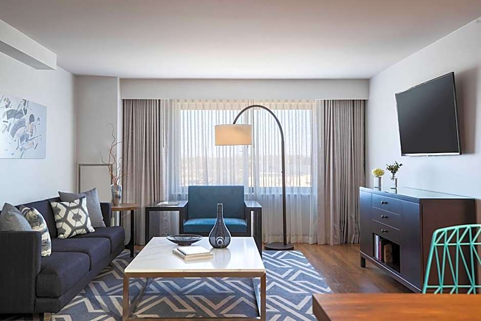 The Baronette Renaissance by Marriott Detroit-Novi Hotel