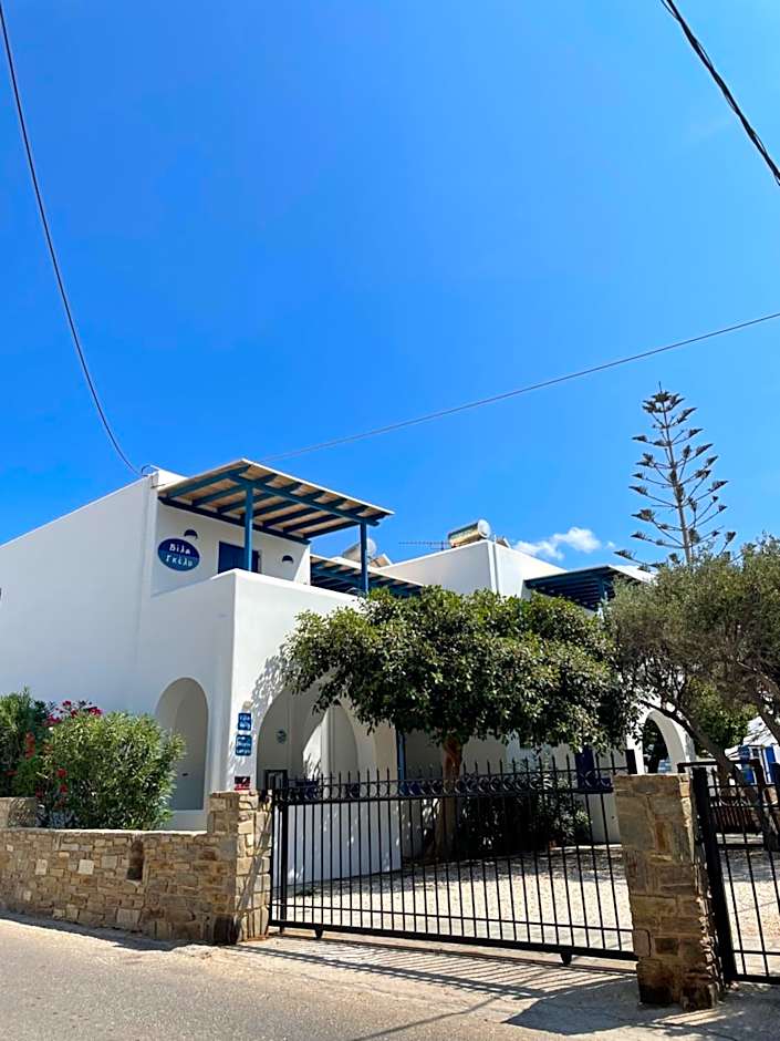 Villa Gelly's Studios