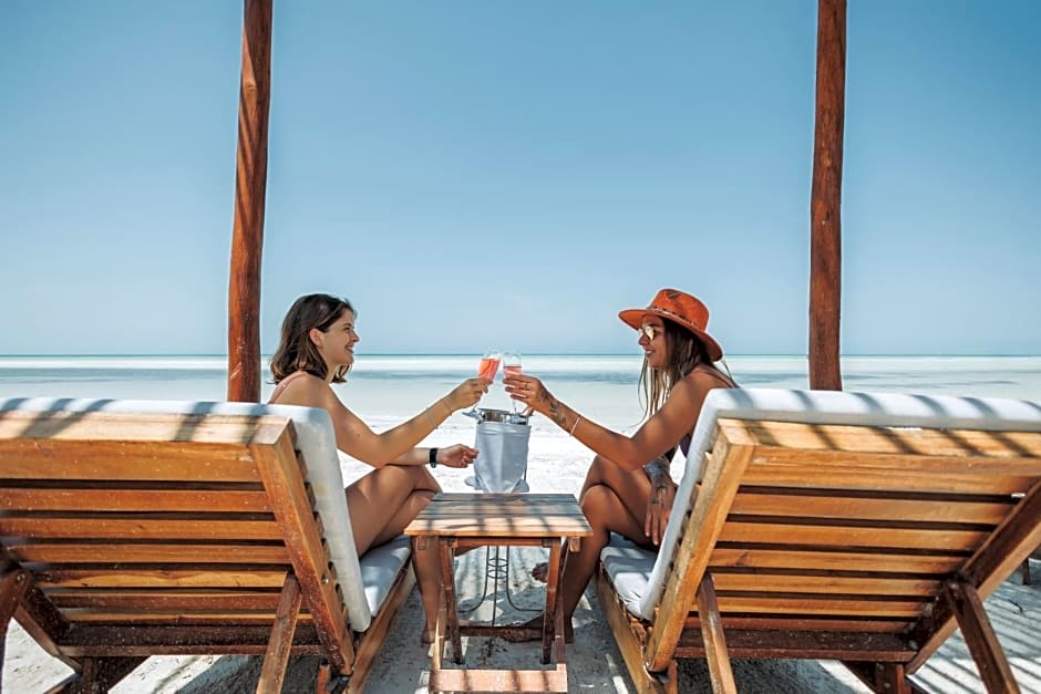 Las Nubes De Holbox