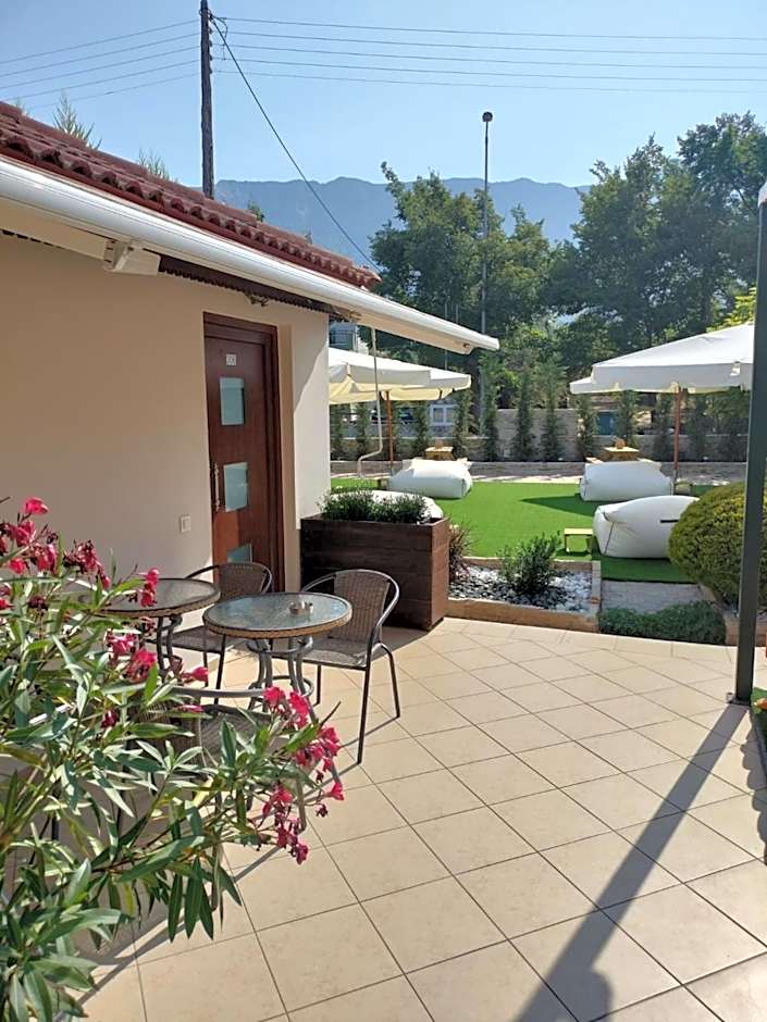 Anassa Deluxe Apartments & Studios