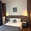 Yasha Hotel