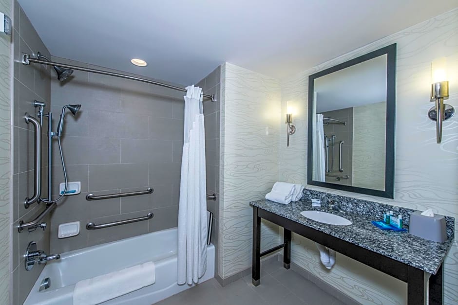 Holiday Inn Express and Suites North Charleston, an IHG Hotel