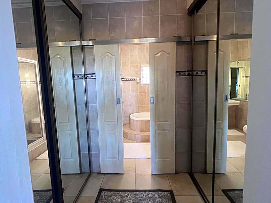 Seaview Manor Exquisite Bed & Breakfast