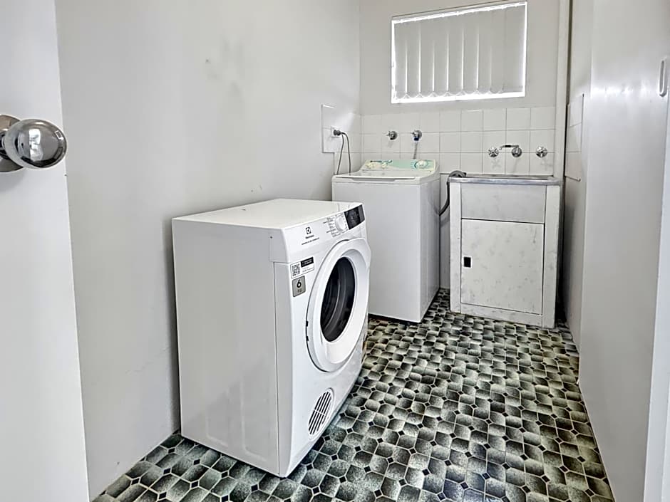 Golden Sands Motor Inn