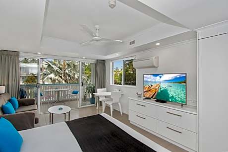 Superior Studio Apartment with Partial Sea View - First Floor