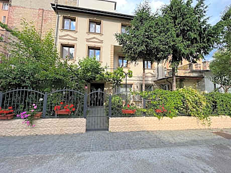 Hotel Boutique Cathedral Plaza Residences room for rent downtown