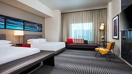 2 Queen Beds with Club Access