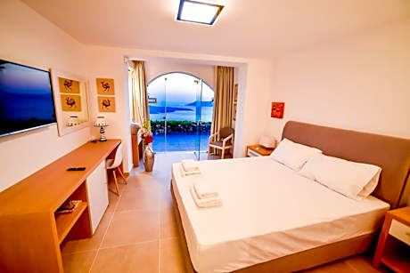 Junior Suite Caldera View