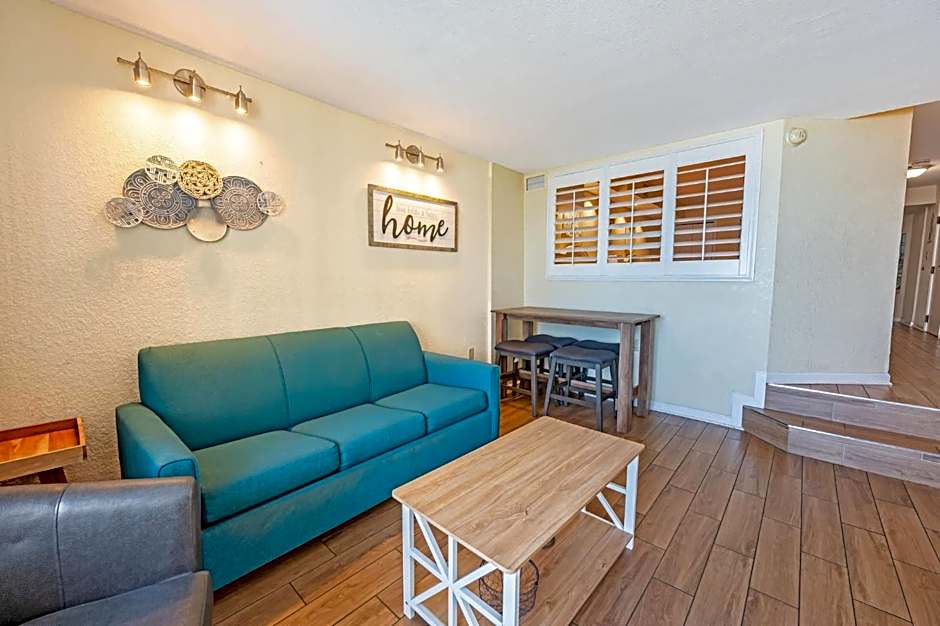 Oceanfront Views, Recently Renovated Kitchen,Pools