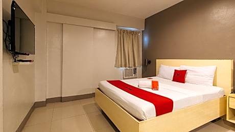 RedDoorz @ Samat Mandaluyong