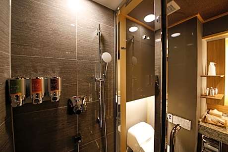 Moderate Double Room with No View - Non-Smoking (3rd-4th floor)