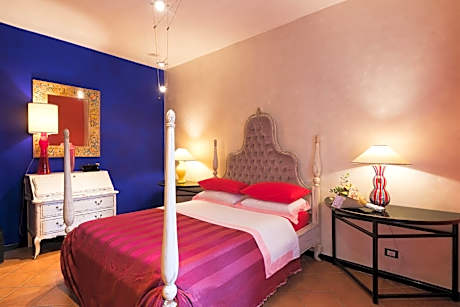 Deluxe One-Bedroom Apartment with Balcony