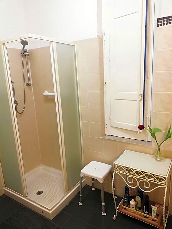 Aloi Rooms