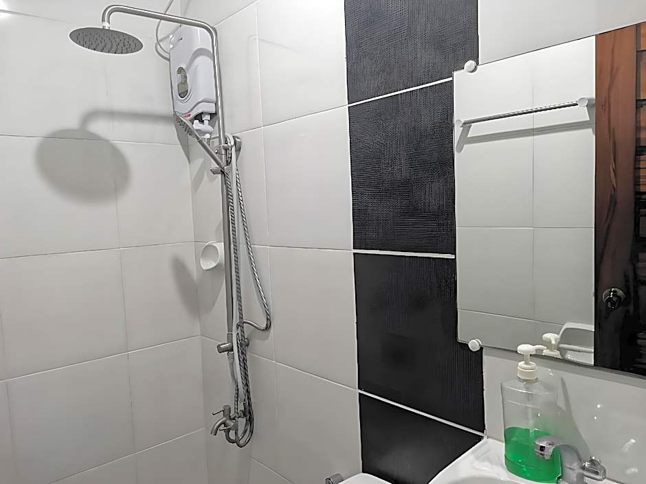 RedDoorz Plus @ Jollydays Hotel Nueva Ecija