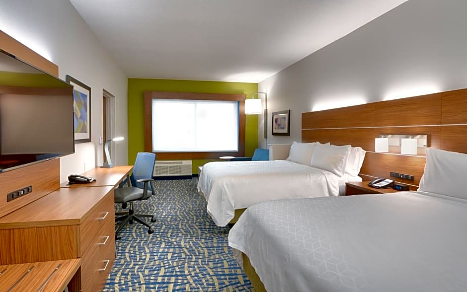 Holiday Inn Express & Suites Gainesville I-75