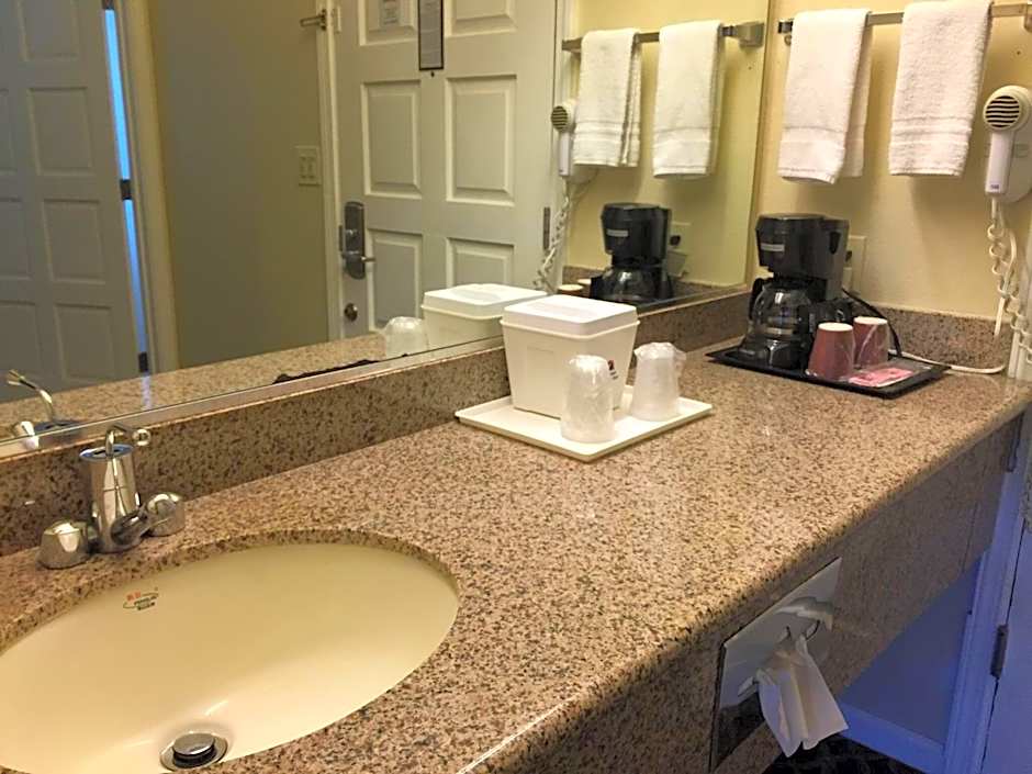 The Miramar Inn & Suites