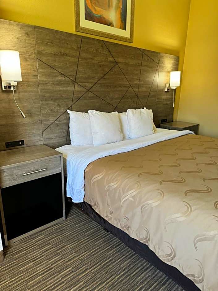 Quality Inn near I-72 and Hwy 51