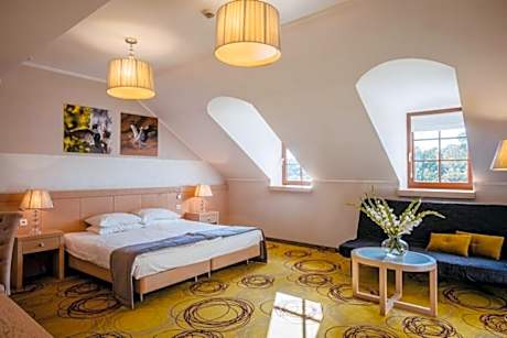 Deluxe Family Room