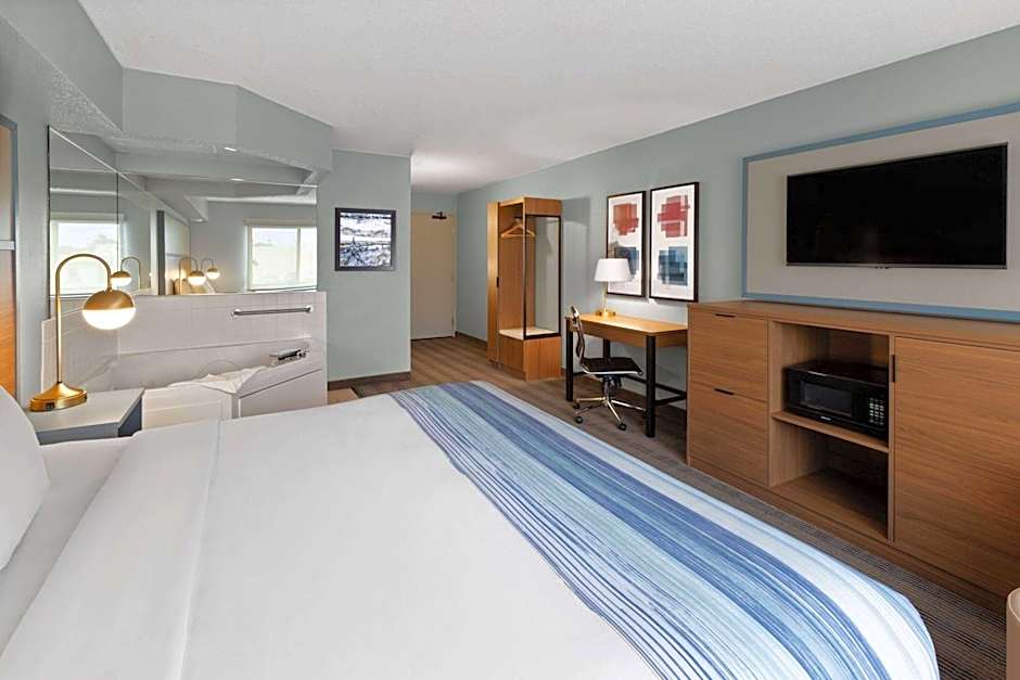 AmericInn by Wyndham North Branch