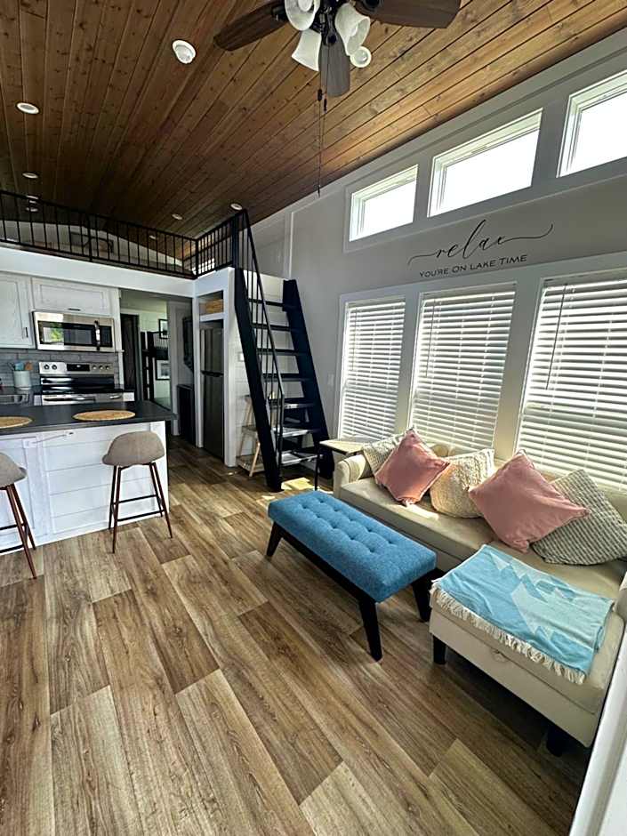 Tiny Lakeside Retreat